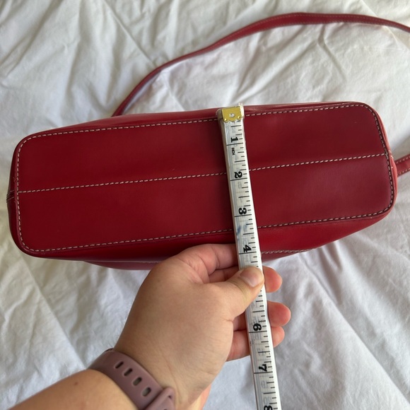 Classic Red Shoulder Bag - Picture 3 of 10